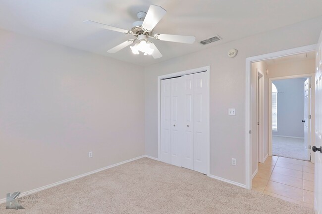 Building Photo - Great 3 bedroom 2 bath home in Wylie district.