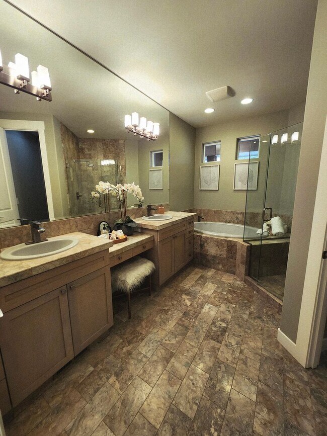 Building Photo - Experience Unmatched Luxury on the Columbia River!