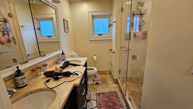 Building Photo - Live Next Door to BC! 6bd/2.5bath available for 8/31/2027!