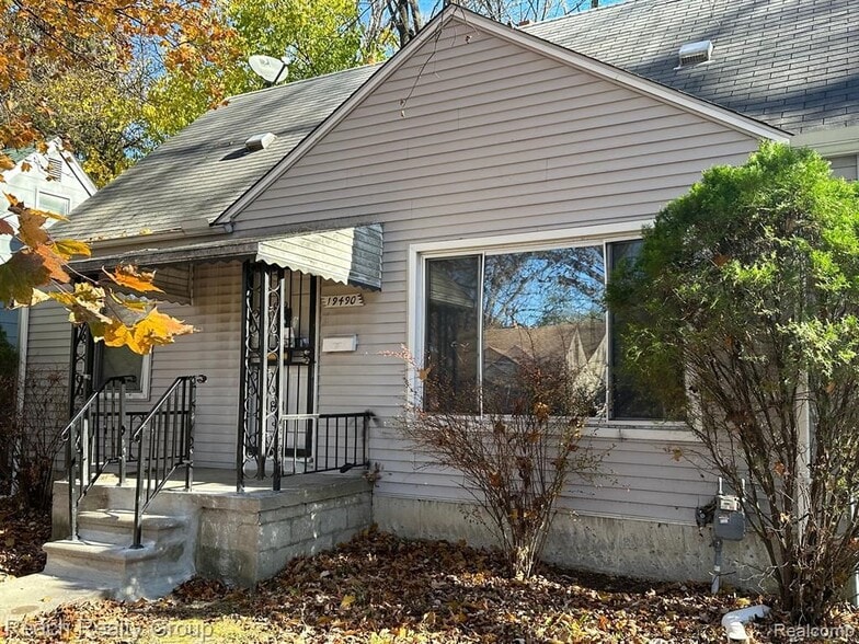 Primary Photo - 19490 Houghton St