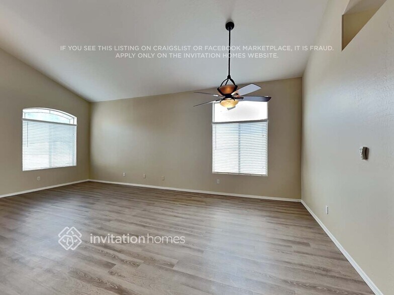 Building Photo - 10535 W Chickasaw St