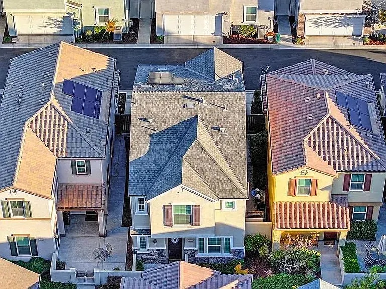 Building Photo - 2025 Honey Church Pl