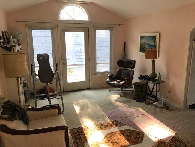 Building Photo - 2354 King Pl NW