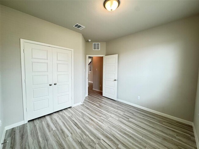 Building Photo - 27231 Blue Pool Dr
