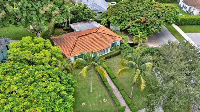 Building Photo - 6890 SW 51st St