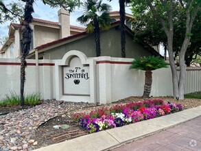 Building Photo - Meticulously Maintained 2/2.5 Townhome in ...