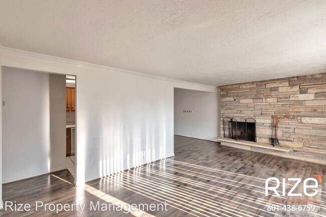Building Photo - 2 br, 1 bath House - 3758 S Maple View Dri...
