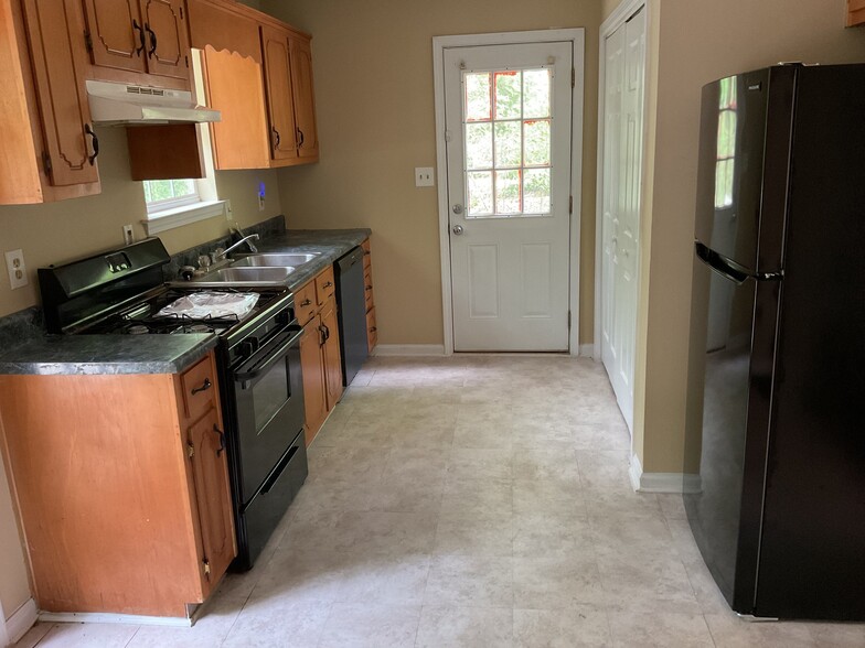 Building Photo - 222 Shadow Wood Dr