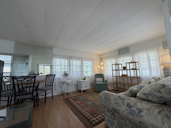 Building Photo - "Cozy 2-Bed Oasis in Nokomis, FL – Nokomis Lake Village Retreat!"