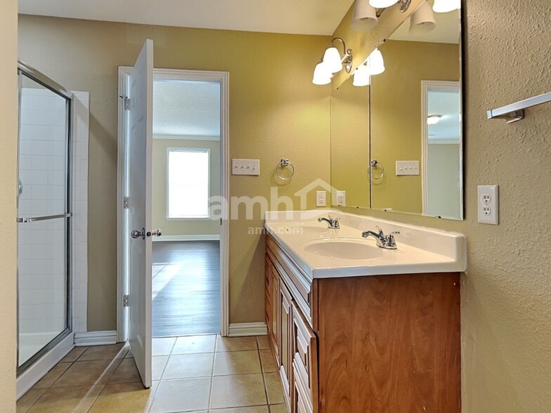 Building Photo - 13467 Allegiance Dr