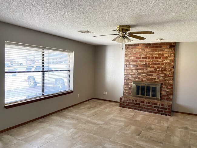 Building Photo - 1815 Nightingale Cir
