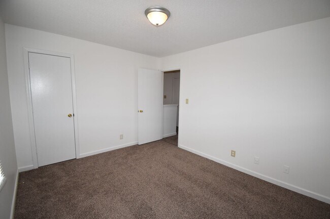 Building Photo - 3264 Tower Dr