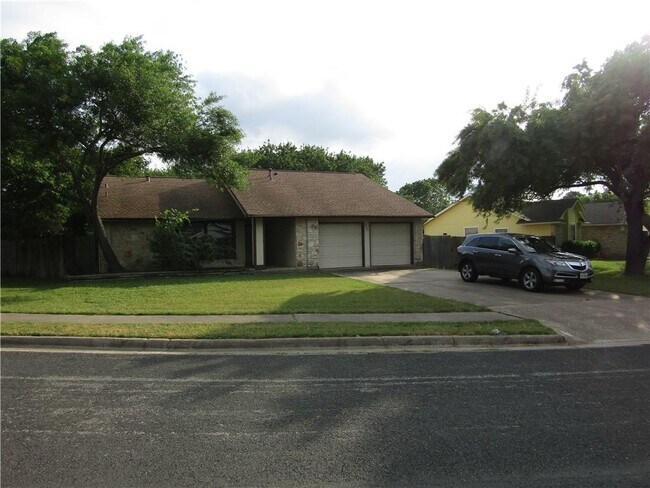 Building Photo - 405 Arrow Head