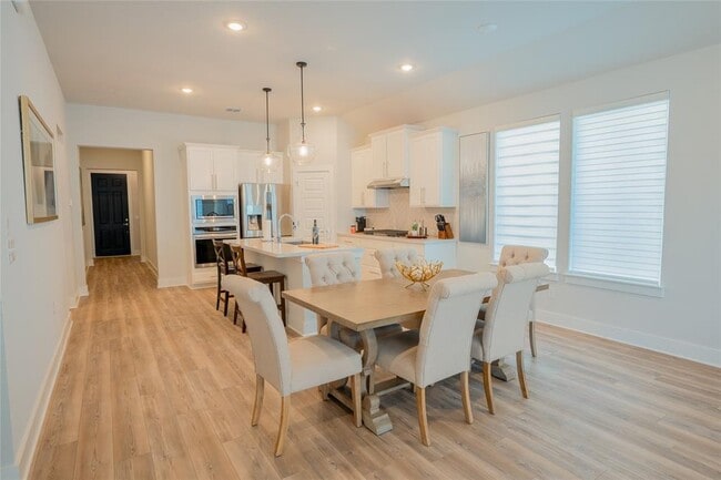 Building Photo - 215 Grand Cyn Wy