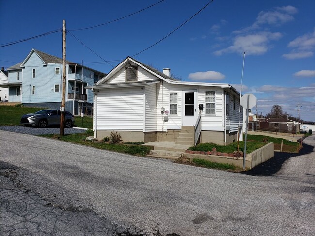 Primary Photo - 680 State St