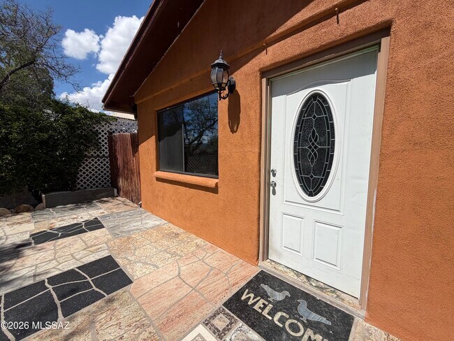 Building Photo - 1354 W Sonora St