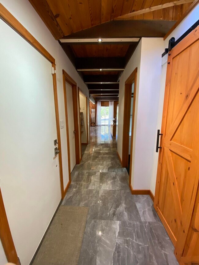 Building Photo - 141 Hunters Trce