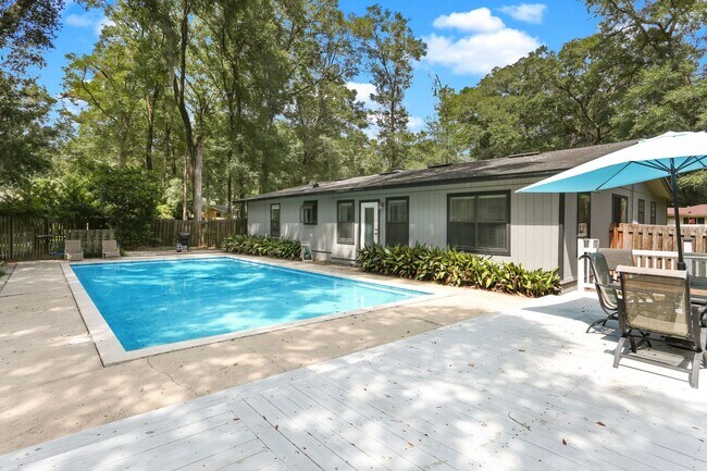 Building Photo - Pool Home in SW Gainesville