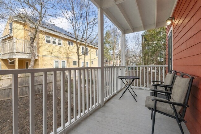 Building Photo - 71 Chilton St