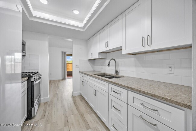 Building Photo - 40 Bogart Pl