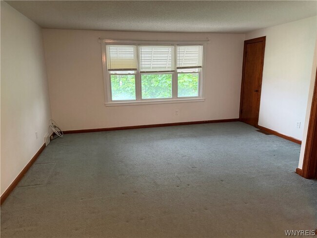 Building Photo - 806 Cleveland Dr