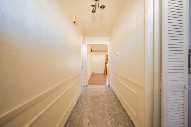 Building Photo - 4031 Curly Oaks Dr