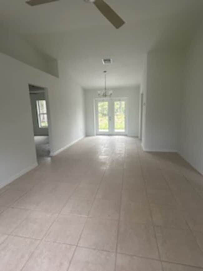 Building Photo - 3/2/1 Single Family Home Available-Cozy Pe...