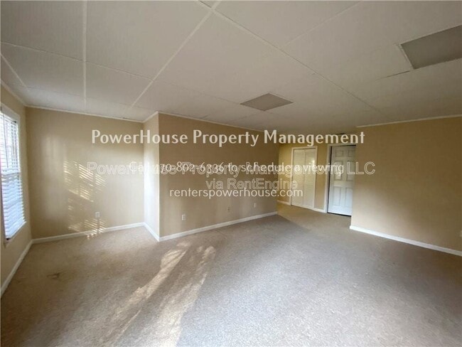 Building Photo - 5190 Southlake Dr