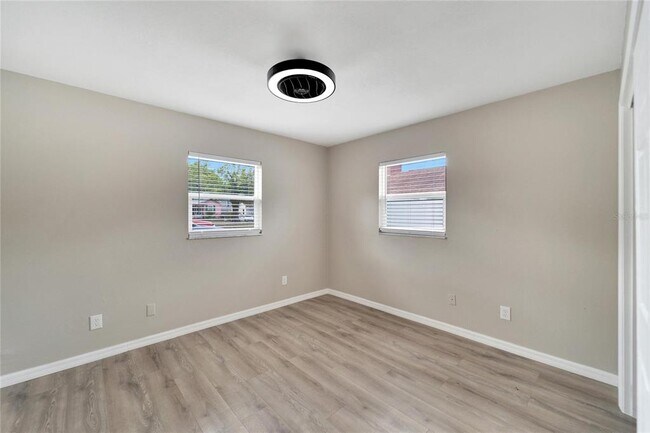 Building Photo - 1462 Cleveland St