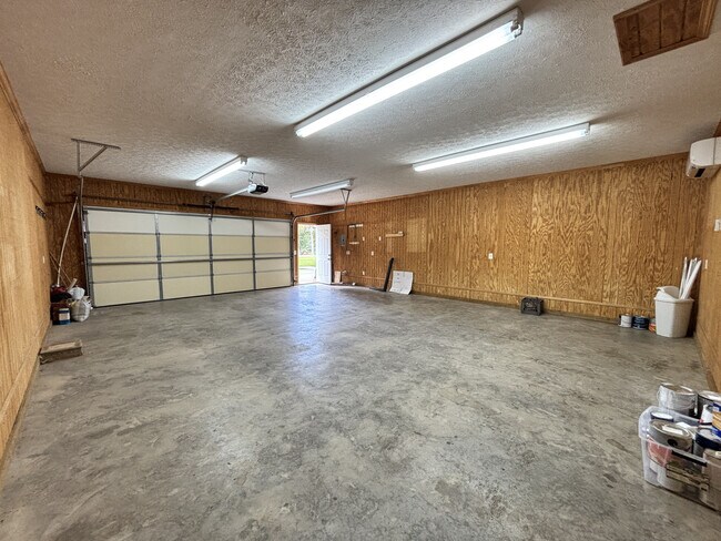 Building Photo - 19 Antietam Dr