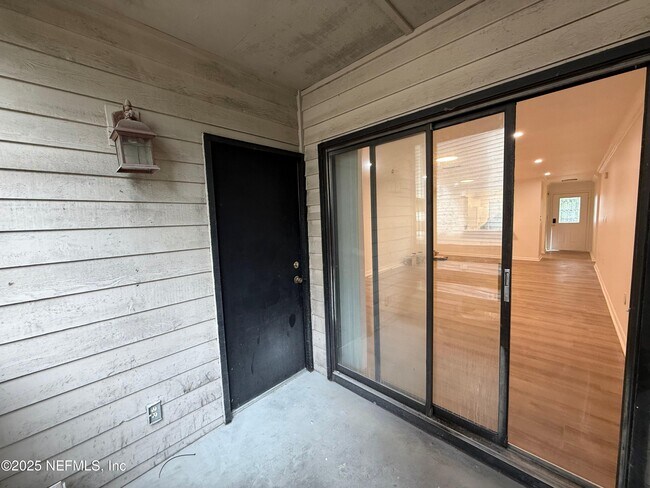 Building Photo - 1604 Arcadia Dr