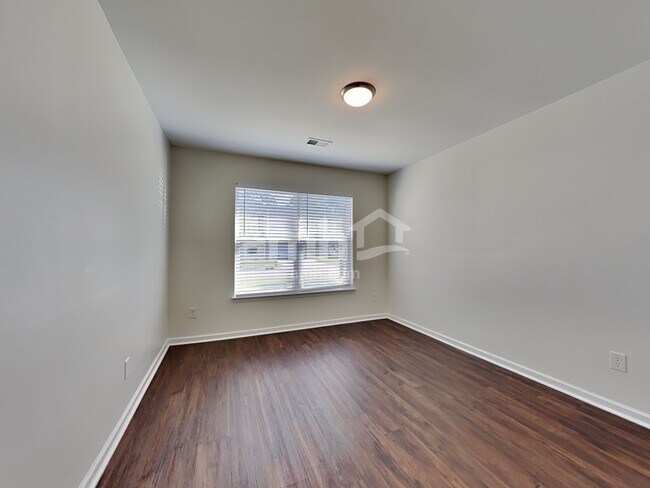 Building Photo - 129 Charlesfort Way