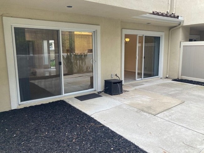 Building Photo - 3 Bedroom 3 Bath Home Located in the gated...