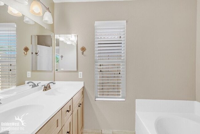 Building Photo - Charming 3 Bdm 2Ba Single-Story Home in Gl...