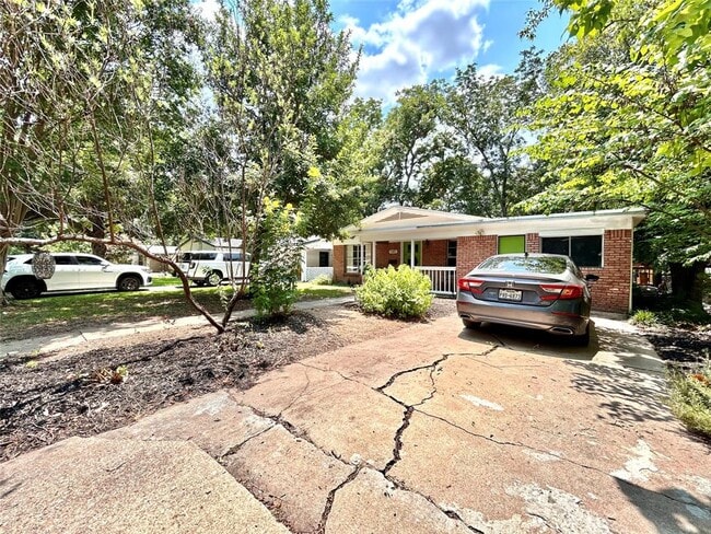 Building Photo - 1105 Alegria Rd