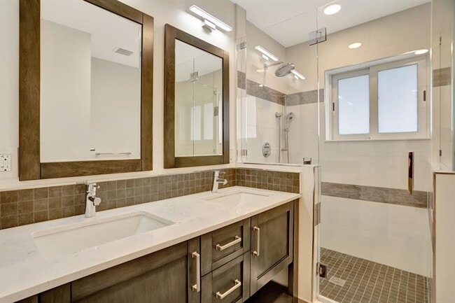 Building Photo - 2616 NE 26th Terrace