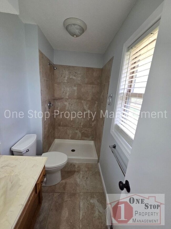 Building Photo - 3 bedroom 2.5 bathroom home in Parkville, MO!