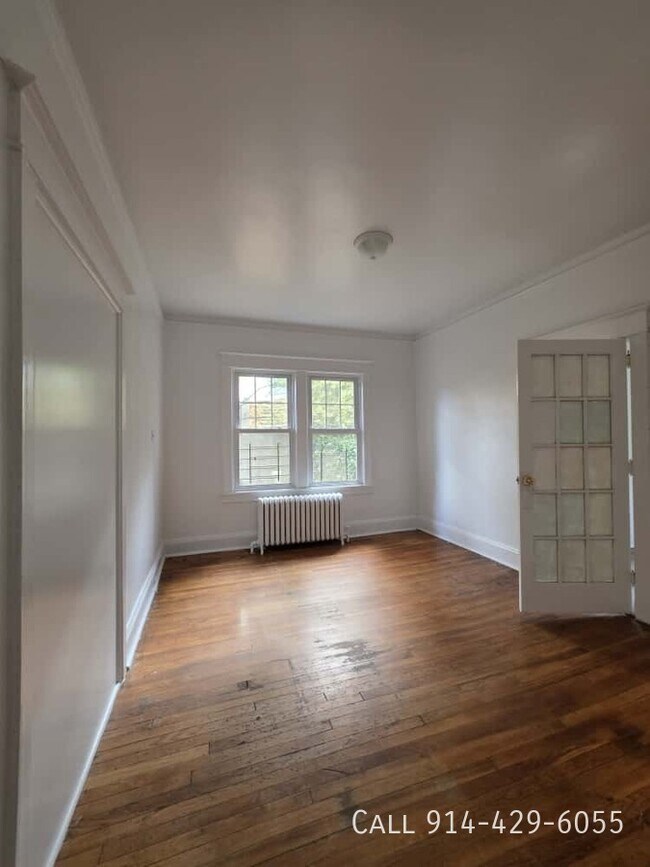 Building Photo - 10 Eastview Ave