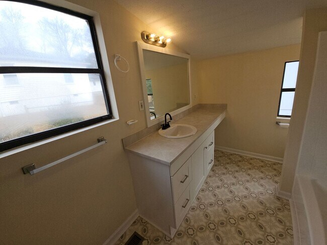 Building Photo - Renovated Mableton 3 Bedroom 2 Bath Home for Rent now