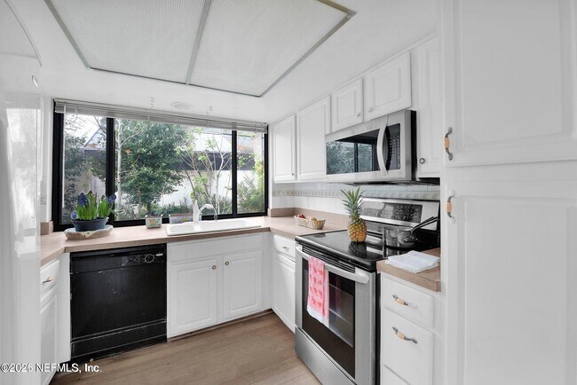 Building Photo - 2437 Burgundy Ct