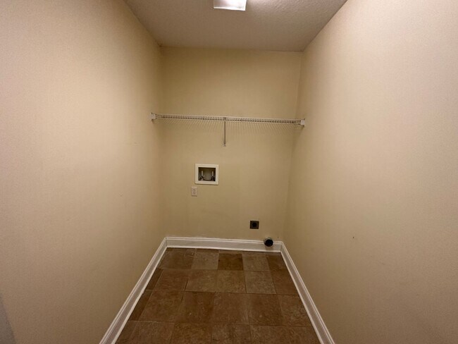 Building Photo - 789 Spence Dr