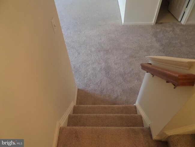 Building Photo - 836 Linfield Terrace NE