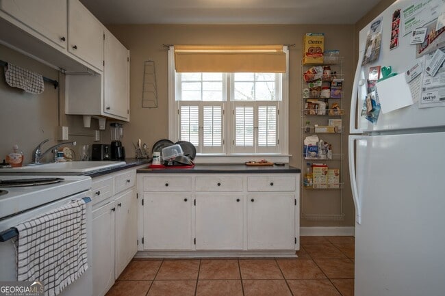 Building Photo - 935 Baxter St