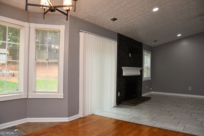 Building Photo - 5932 Homestead Cir