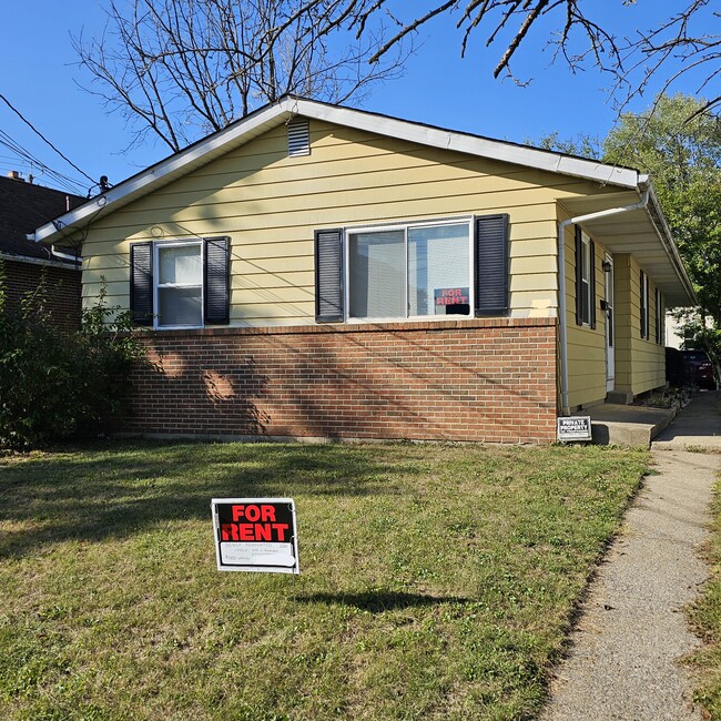 Building Photo - 126 Mossman Ave