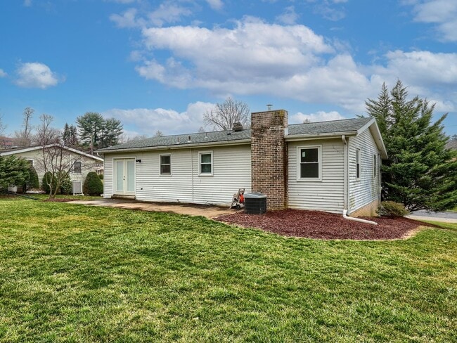 Building Photo - 3 Bedroom Single Family Home in Camp Hill
