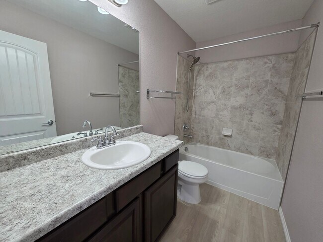 Building Photo - Gorgeous 4 Bed 3 bath Home In Lorson Ranch!!