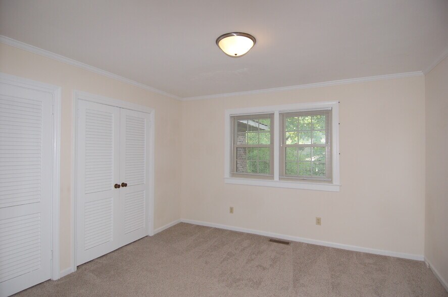 Building Photo - 706 Smedes Pl