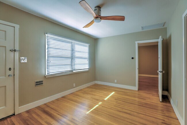 Building Photo - Olive (451-453)