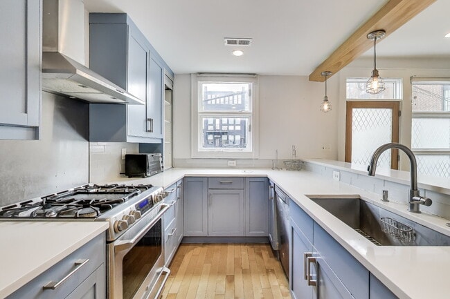 Building Photo - 646 Keefer Pl NW